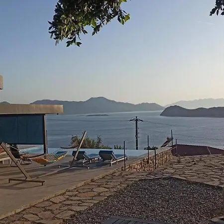 Saranda Willa