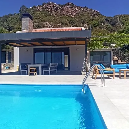 Saranda Villa *